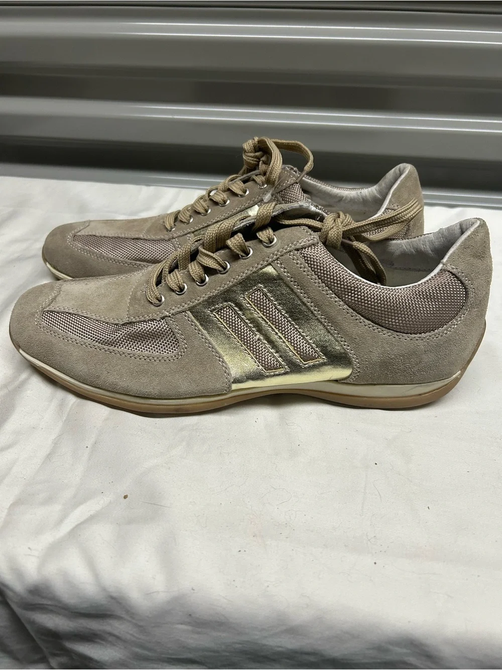 Men's Casual Suede Sneakers in Taupe with Metallic Accent